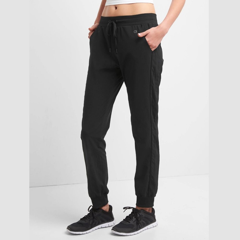 GAP GapFit woven studio joggers Black XL